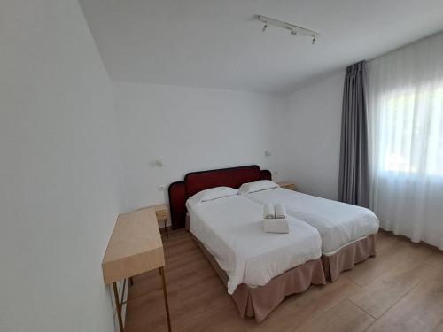 Postel nebo postele na pokoji v ubytování HomeForGuest Apartamento Alisios 1 con piscina en Corralejo