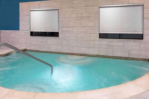 Πισίνα στο ή κοντά στο Hampton Inn Coventry-Warwick Area