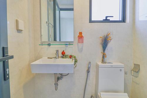 Ένα μπάνιο στο SOHO Spacious Aparts, CENTRAL Location