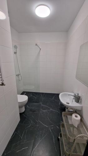 Koupelna v ubytování R&B Apartamenty