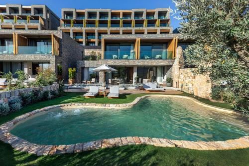 Lujo Hotel Bodrumの敷地内または近くにあるプール