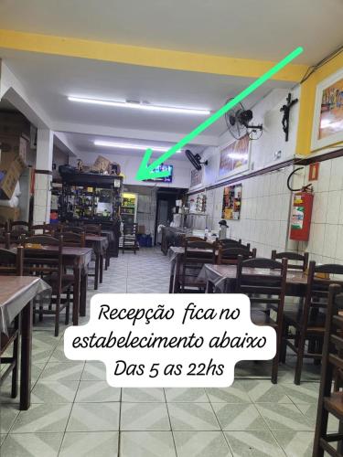 Un restaurante o sitio para comer en Pousada e Restaurante Estrela Azul