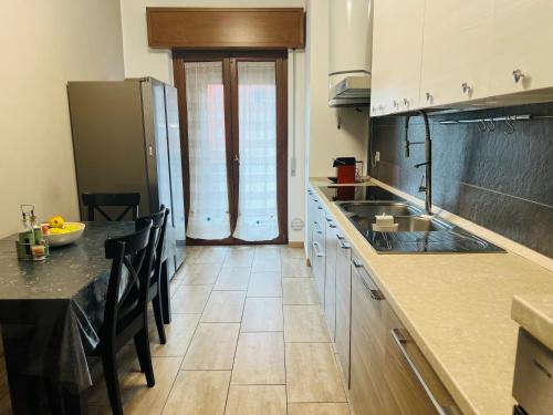 Kuchyň nebo kuchyňský kout v ubytování Residenza Cinisello Balsamo Milano