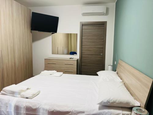 a bedroom with a large white bed and a mirror at Residenza Cinisello Balsamo Milano in Cinisello Balsamo