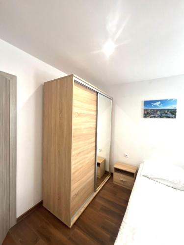 a small room with a closet and a sliding door at Apartament Residence Nysa in Nysa
