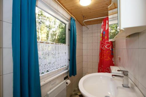 Ένα μπάνιο στο Bungalow RUHE UND STURM direkt am STRAND mit KAMIN nur für ERWACHSENE