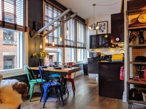 2 Bed Piccadilly Flat City Centre photo 8