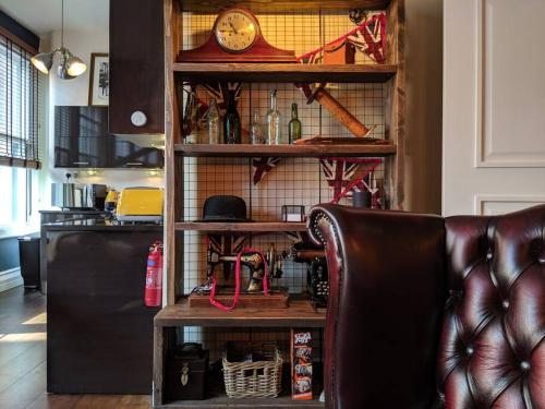 2 Bed Piccadilly Flat City Centre photo 12