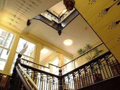 2 Bed Piccadilly Flat City Centre photo 13