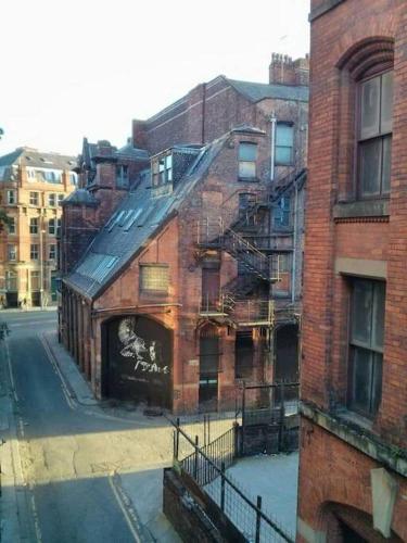 2 Bed Piccadilly Flat City Centre photo 17