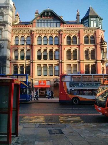 2 Bed Piccadilly Flat City Centre photo 36
