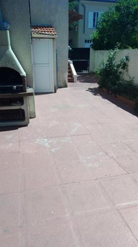 Maison sur 3 étages avec patio, terrasse avec barbecue, 1 chambre de disponible au 1er étage