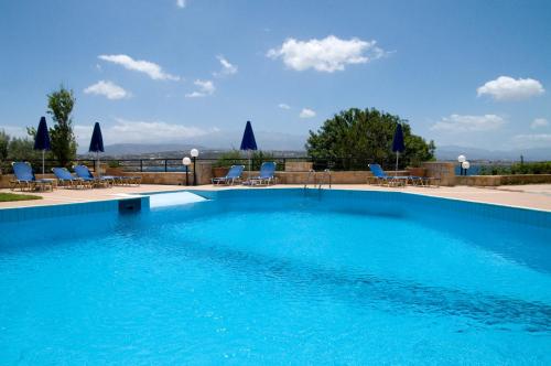 Πισίνα στο ή κοντά στο Alianthos Suites