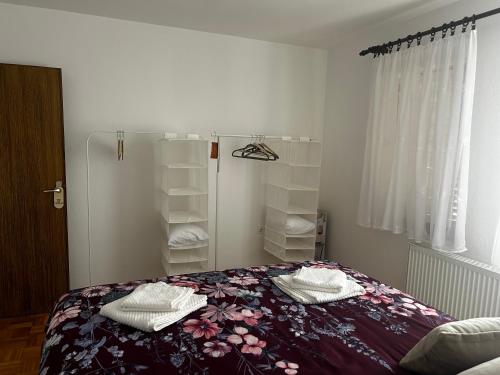 Postel nebo postele na pokoji v ubytování Srijem