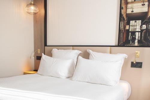 Postel nebo postele na pokoji v ubytování Brit Hotel Blois - Le Préma