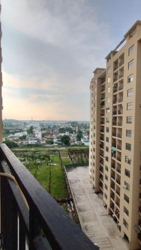 Balkón nebo terasa v ubytování BnBBuddy's Tranquil Nest # 2bhk Lucknow