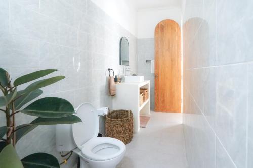 Phòng tắm tại Villa Suksma Canggu