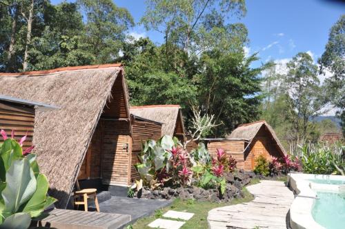 Jardín al aire libre en Triangular house and hot spring