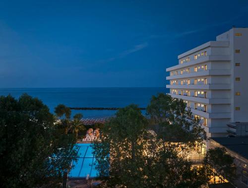 Πισίνα στο ή κοντά στο Serena Majestic Hotel