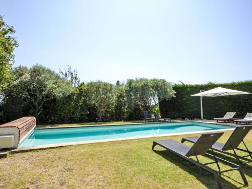 Πισίνα στο ή κοντά στο Holiday Home L'Oustaou dei Figo by Interhome