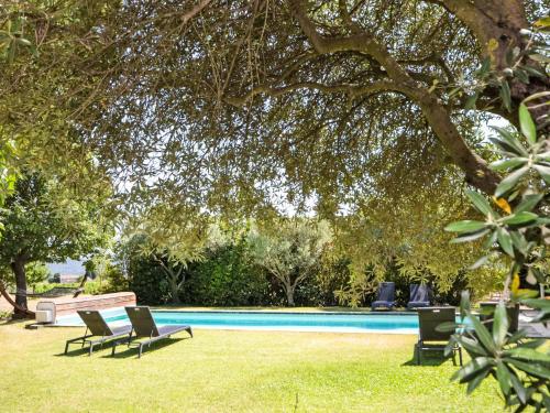 Πισίνα στο ή κοντά στο Holiday Home L'Oustaou dei Figo by Interhome