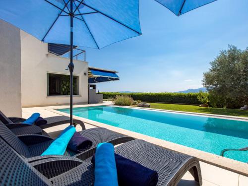 Πισίνα στο ή κοντά στο Villa Vista by Interhome