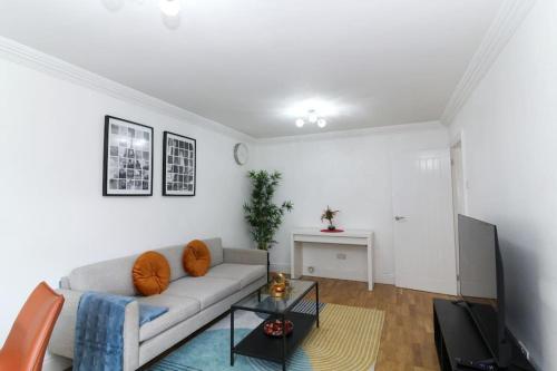 TV a/nebo společenská místnost v ubytování McRae - 2 bed Flat - South Norwood - Crystal Palace