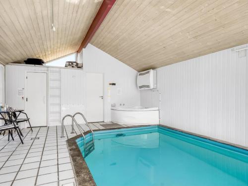 Bazén v ubytování Holiday Home Anne - 100m from the sea by Interhome nebo v jeho okolí