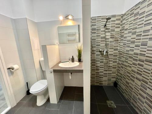 Relax Home with 2 bedroom, 2 bathroom for 6 people in the City Centre FREE COFFEE 1072 Budapest, Klauzál utca 26-28 kép - 3