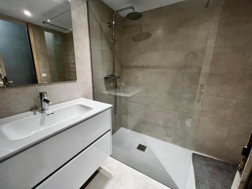 Ένα μπάνιο στο CATALONIA 6-1