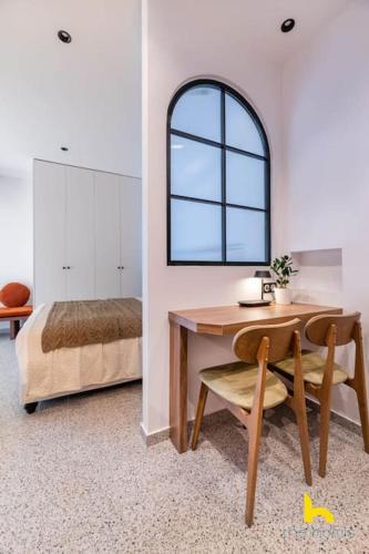 Athenian Retro-Chic Studio, Steps From Kalimarmaro