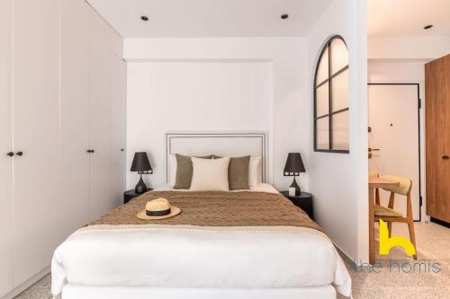 Athenian Retro-Chic Studio, Steps From Kalimarmaro