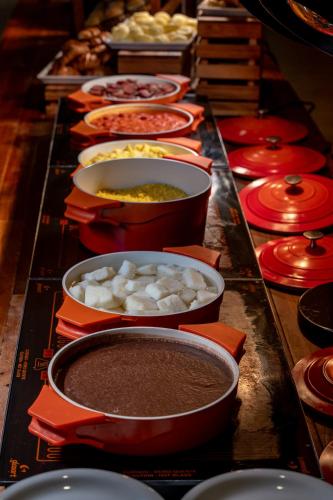 الطعام في الفندق أو بالجوار