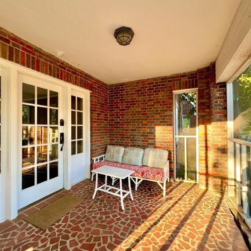 Fotografie z fotogalerie ubytování Historic Home, Modern Amenities- 15 Minutes to Downtown Chattanooga- Perfect for Families v destinaci Signal Mountain