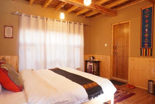 Postel nebo postele na pokoji v ubytování The Kaza Inn - Your mud house retreat