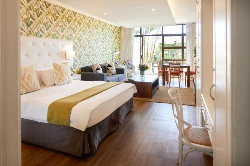 Katil atau katil-katil dalam bilik di First Group Breakers Resort - Official