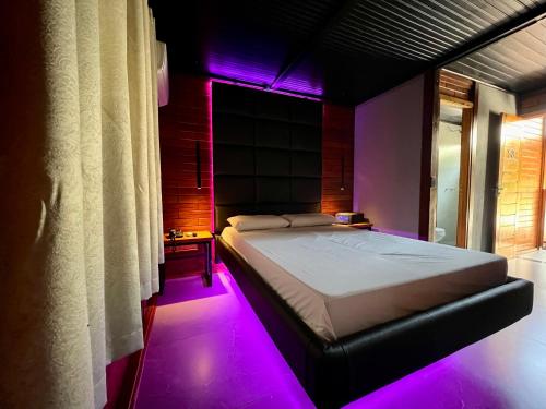Postel nebo postele na pokoji v ubytování Amy Motel