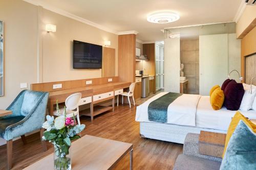 Ruang duduk di First Group Breakers Resort - Official