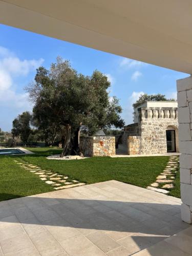 Κήπος έξω από το Emerald Suites - Villa Emerald
