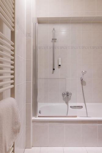 ห้องน้ำของ Hotel Corner House by WP Hotels