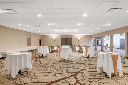 a banquet hall with tables and chairs with white table cloths at Best Western Plus New Ulm in New Ulm