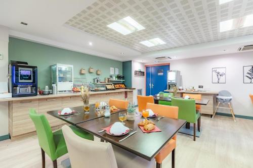 a dining room with a table and chairs at Appart'City Classic Montelimar in Montélimar