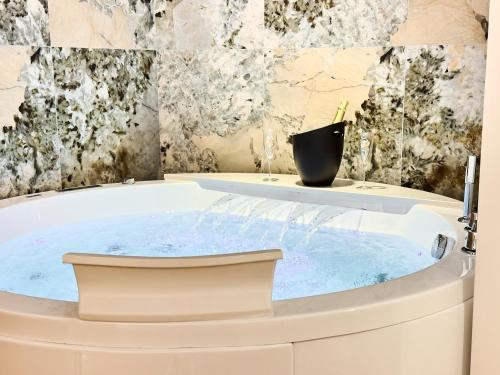 Imagine din galeria proprietății Boutique Suites - Palazzo Rodotà 1683 în Cosenza