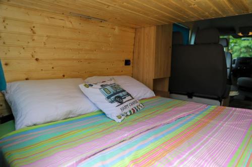 Postel nebo postele na pokoji v ubytování Van2Go Crafter