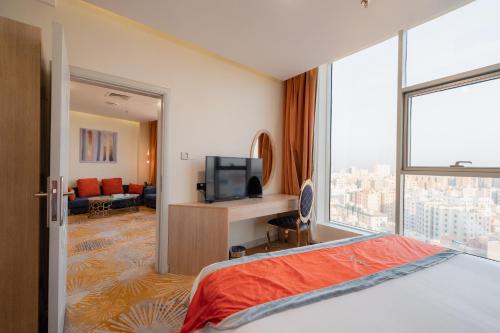 TV a/nebo společenská místnost v ubytování Wahaj Boulevard Hotel