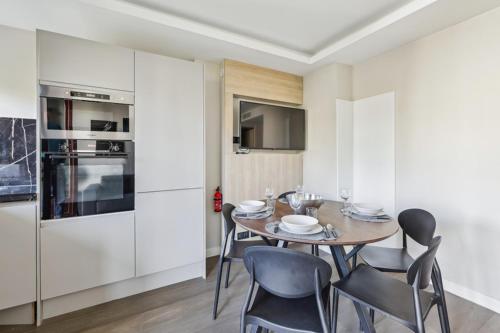 Photo de la galerie de l'établissement 330 Suite Pernet 3 : Elegance and Comfort in Paris, à Paris