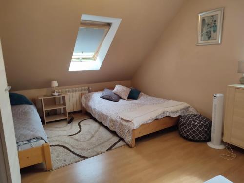 a small bedroom with a bed and a window at DOM NAD JEZIOREM KUŹNIa in Łąkie