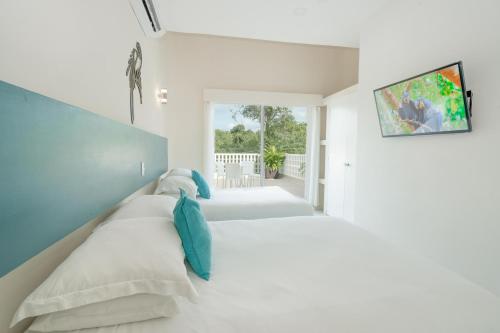 Katil atau katil-katil dalam bilik di 5 Bedroom Modern Villa with Private Pool - Great Location