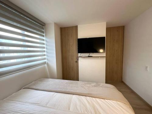 Gorgeous, Modern, and Air-Conditioned Includedにあるベッド