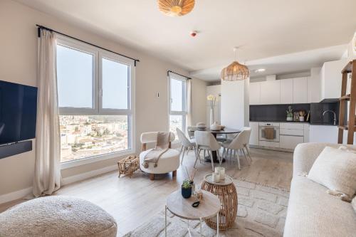 Malaga Skyline 5 Pool & Parking Free